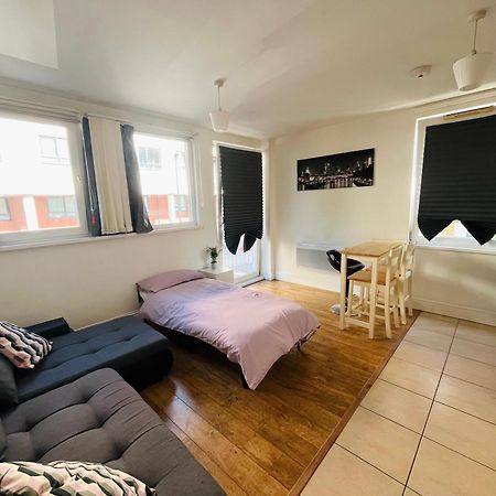 شقة London Modern Flat Near Transports المظهر الخارجي الصورة