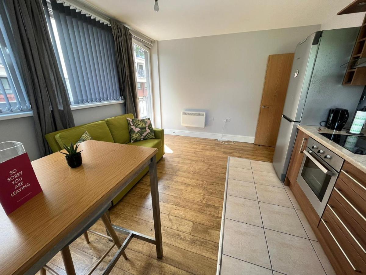 شقة London Modern Flat Near Transports المظهر الخارجي الصورة