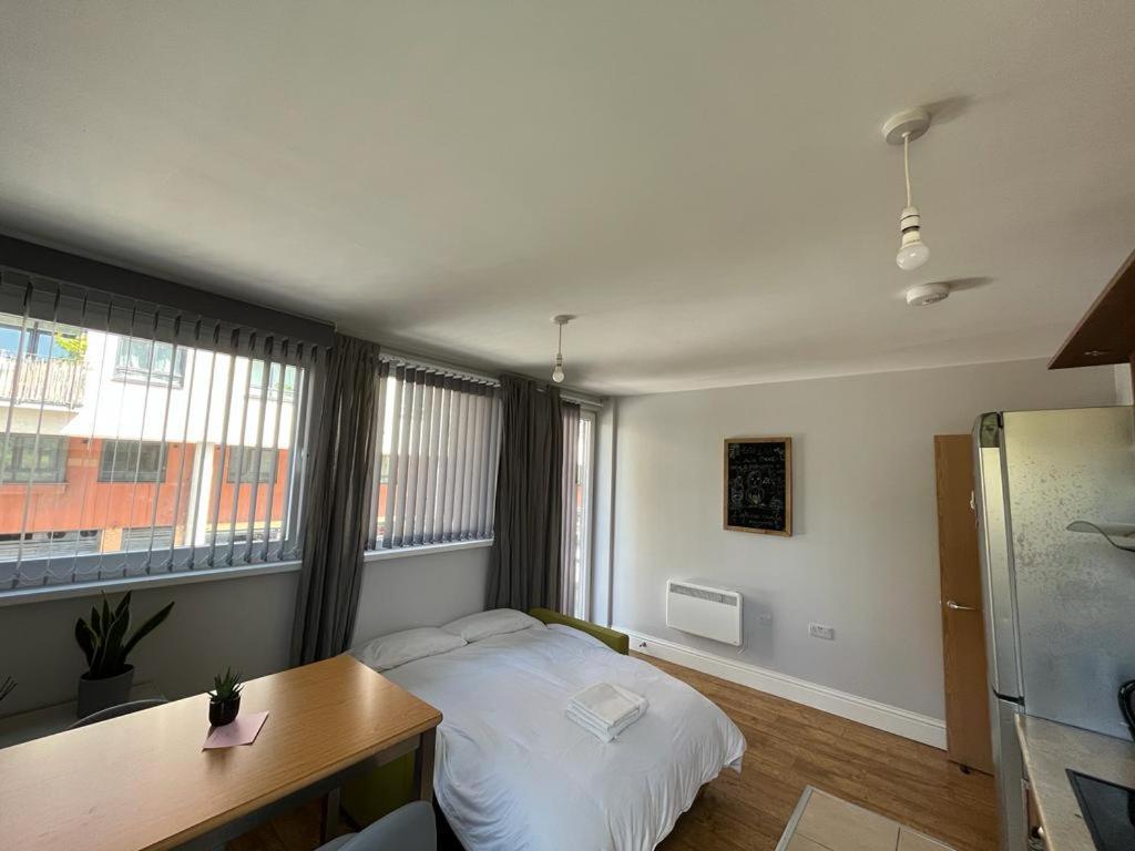 شقة London Modern Flat Near Transports المظهر الخارجي الصورة