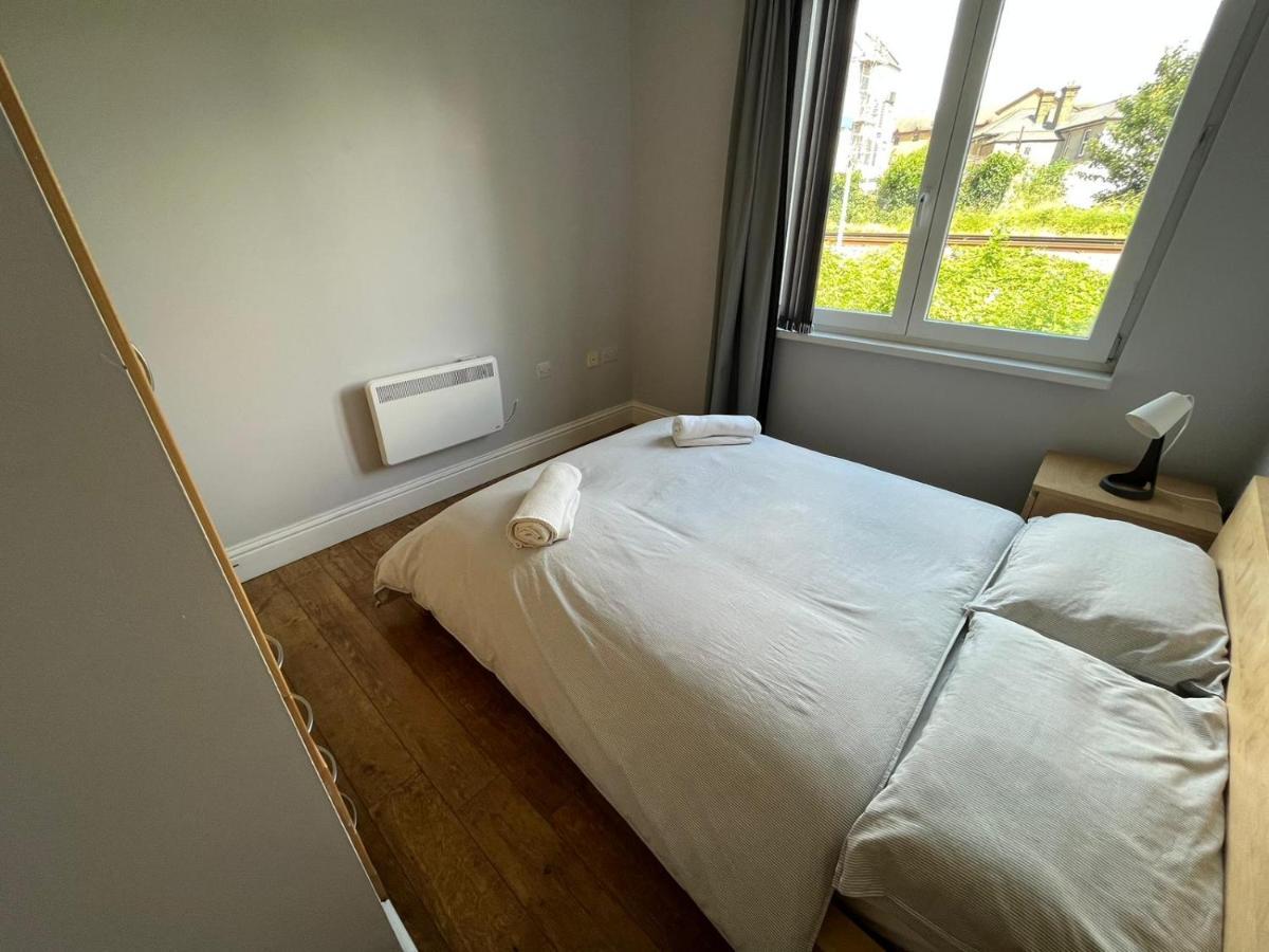 شقة London Modern Flat Near Transports المظهر الخارجي الصورة