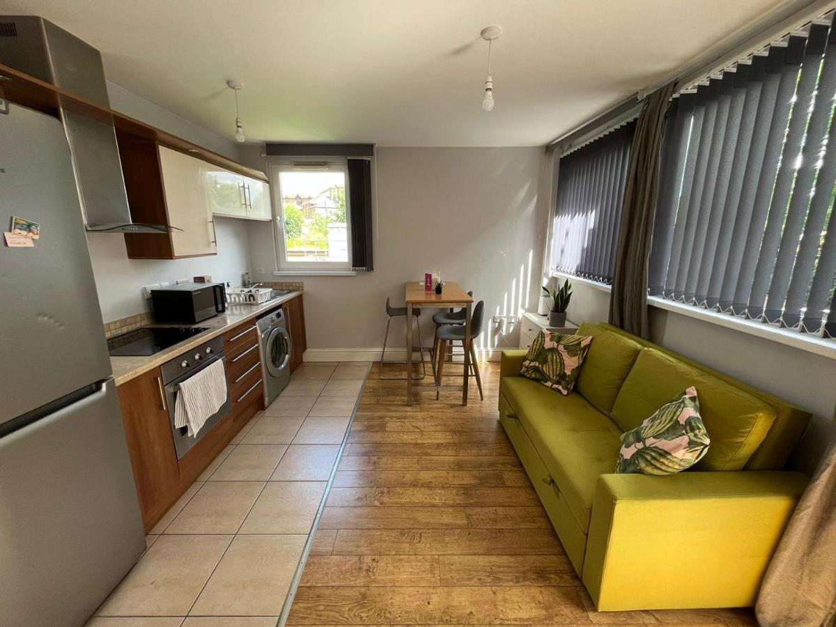 شقة London Modern Flat Near Transports المظهر الخارجي الصورة