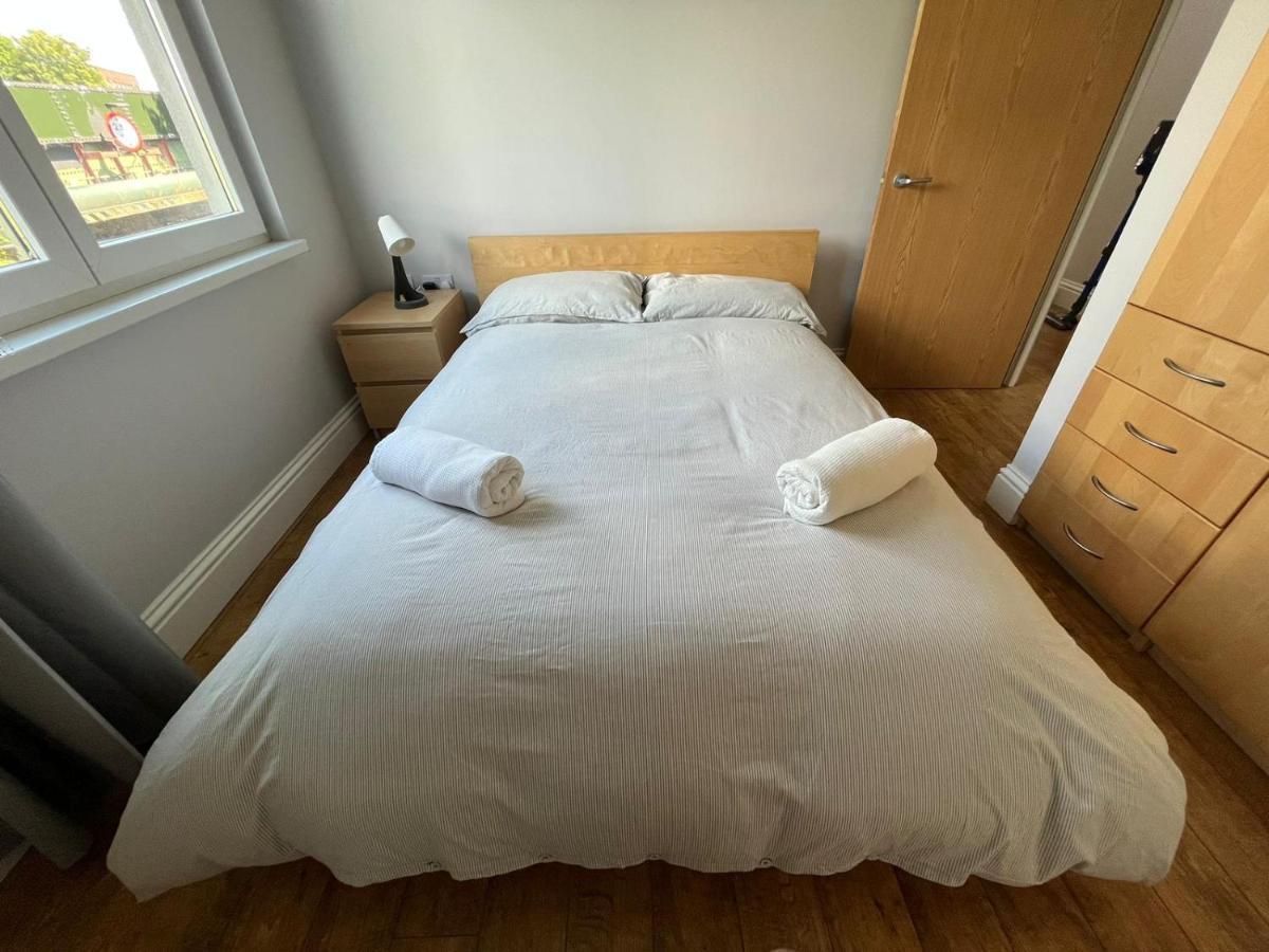 شقة London Modern Flat Near Transports المظهر الخارجي الصورة