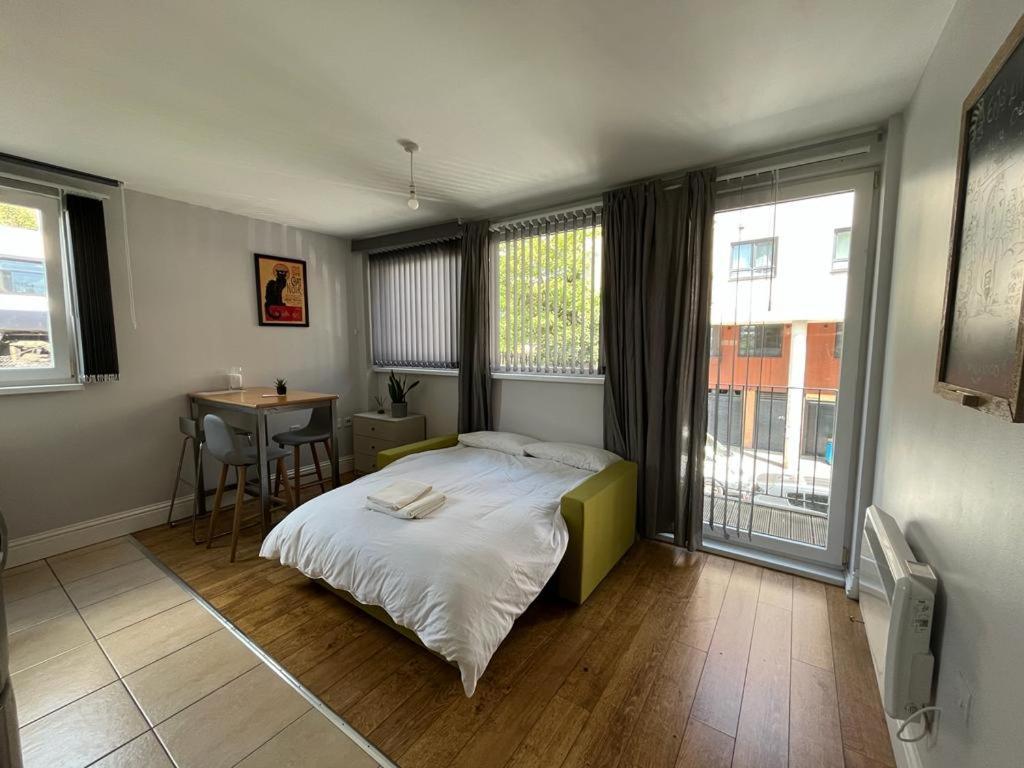 شقة London Modern Flat Near Transports المظهر الخارجي الصورة