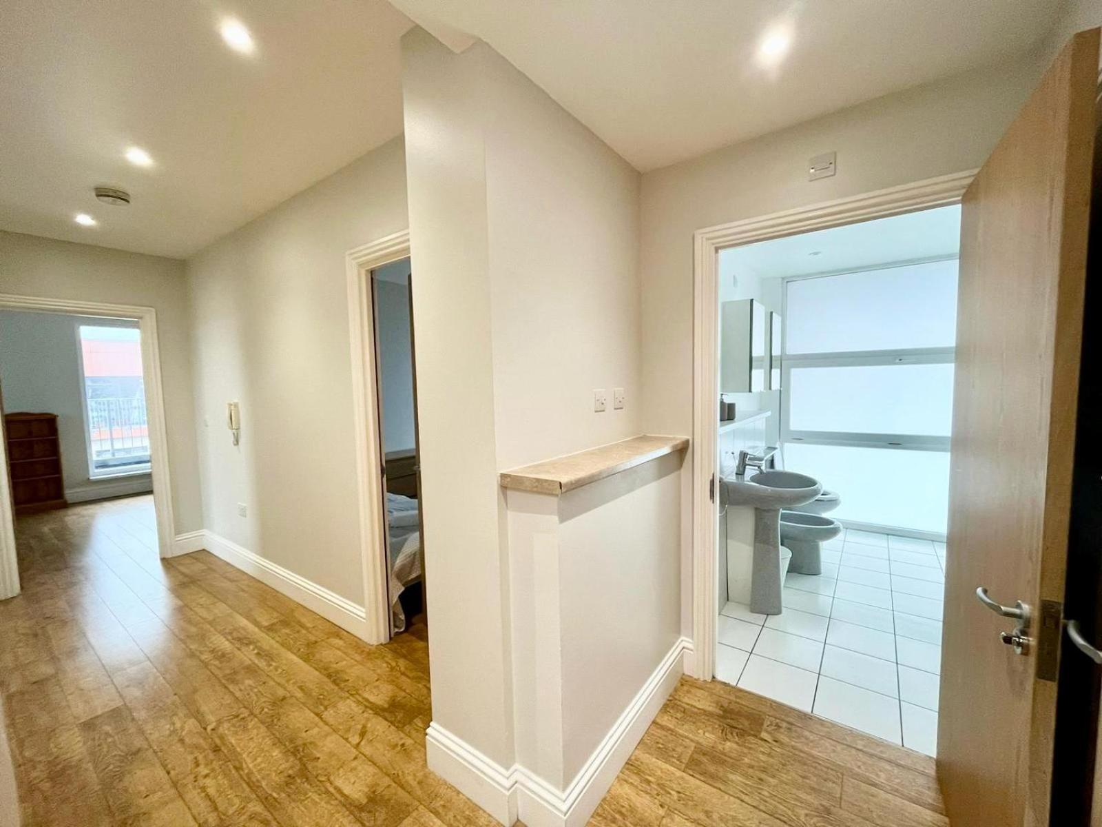شقة London Modern Flat Near Transports المظهر الخارجي الصورة