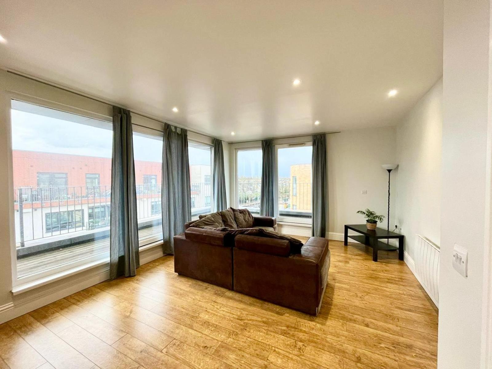 شقة London Modern Flat Near Transports المظهر الخارجي الصورة
