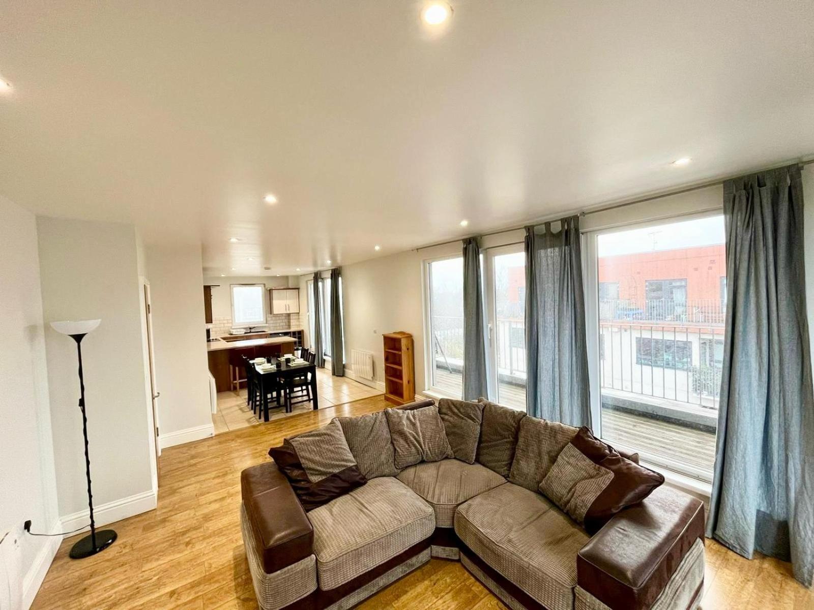 شقة London Modern Flat Near Transports المظهر الخارجي الصورة