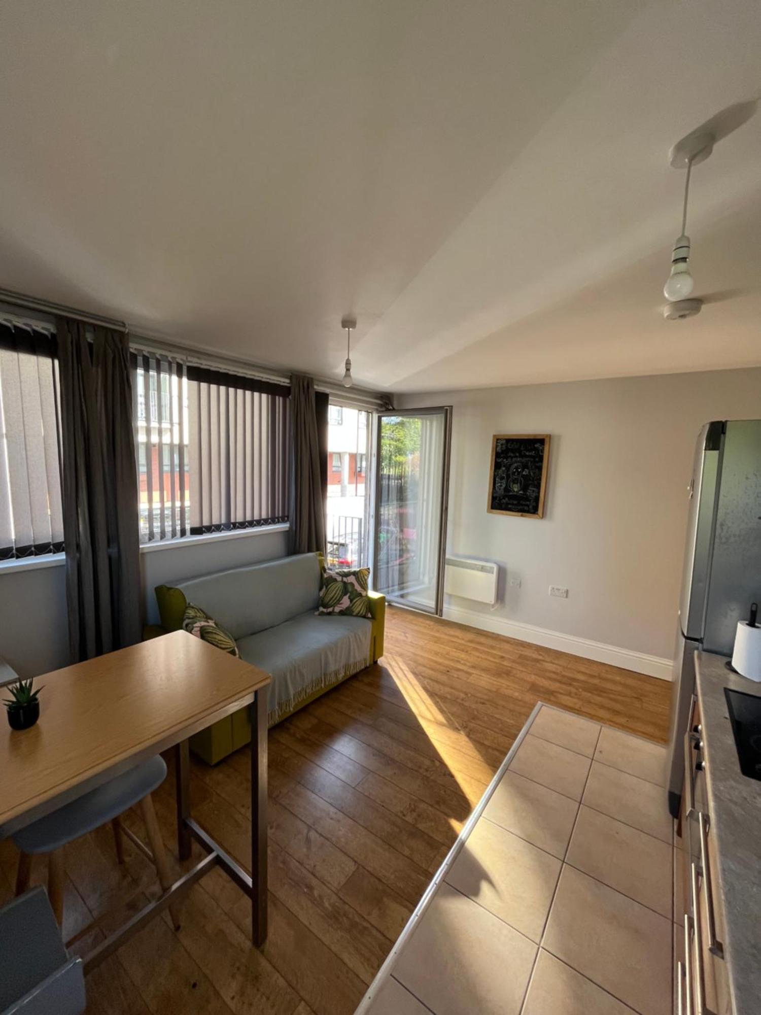 شقة London Modern Flat Near Transports المظهر الخارجي الصورة