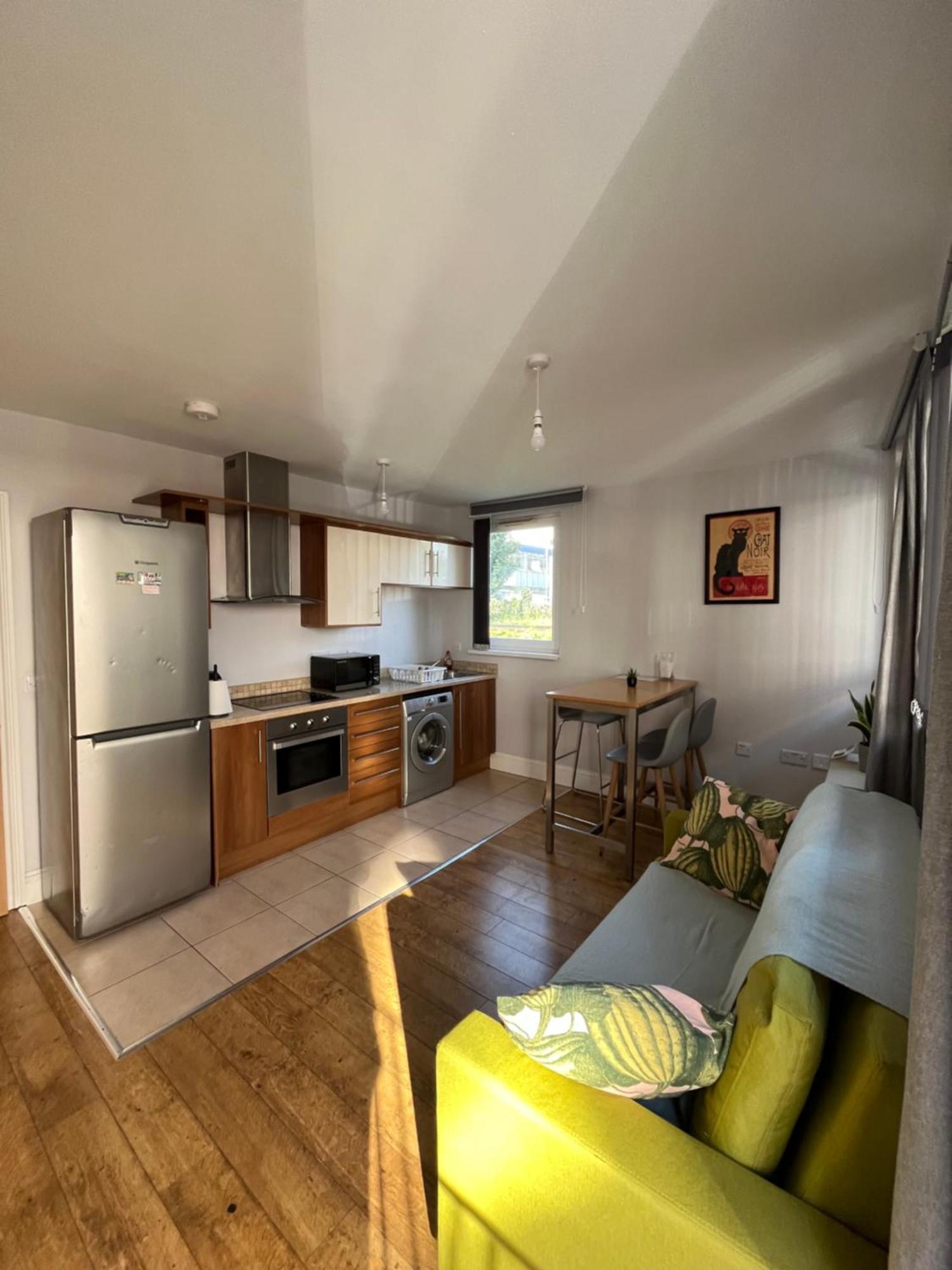 شقة London Modern Flat Near Transports المظهر الخارجي الصورة