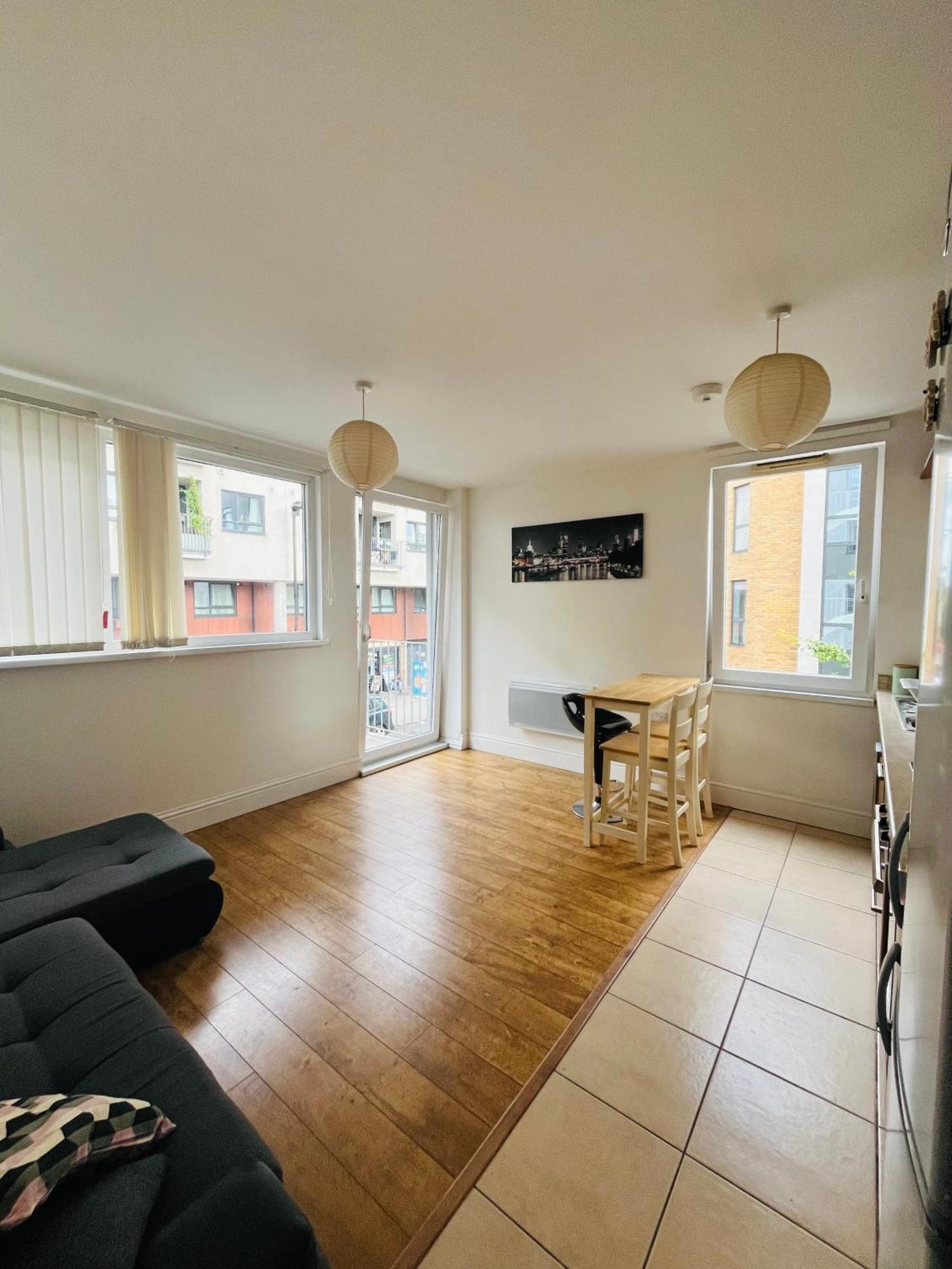 شقة London Modern Flat Near Transports المظهر الخارجي الصورة